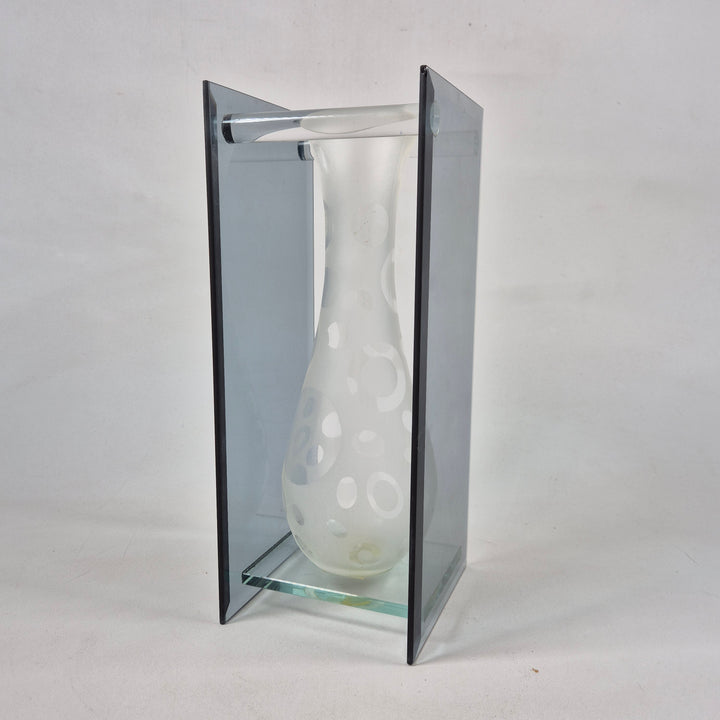 Elegant modern glasvas med vita mönster