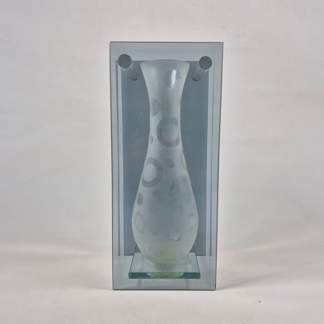 Elegant modern glasvas med vita mönster