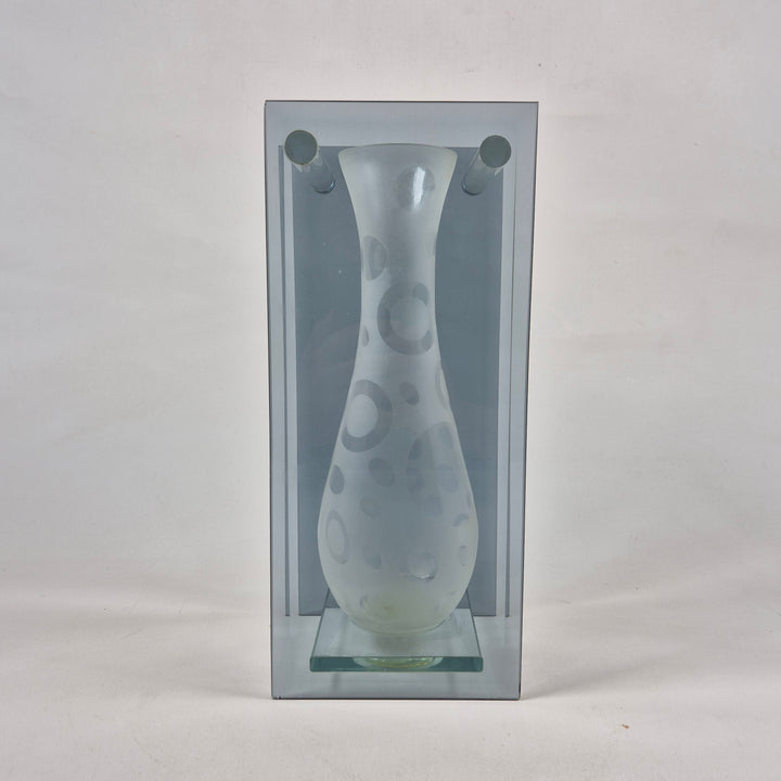 Elegant modern glasvas med vita mönster
