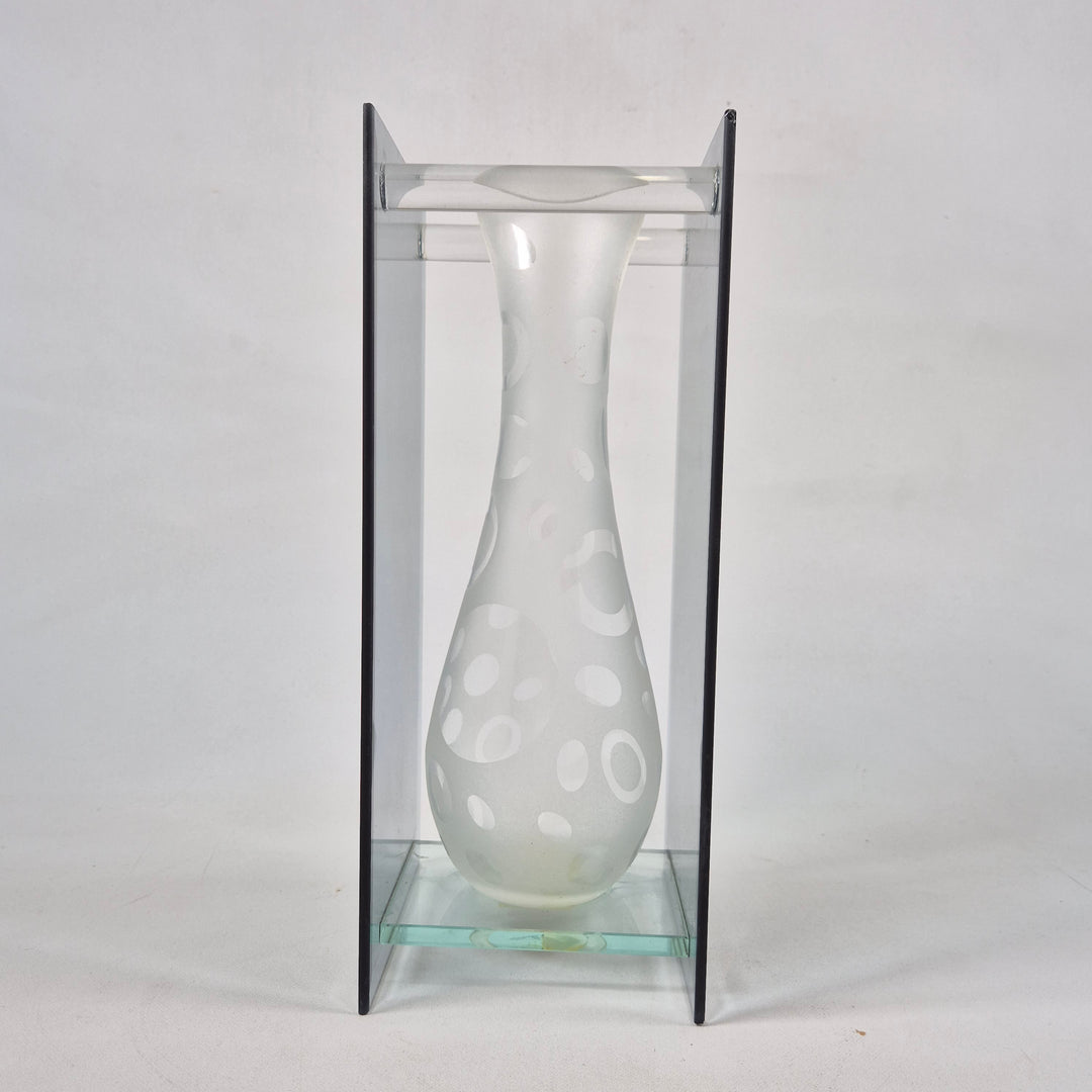 Elegant modern glasvas med vita mönster