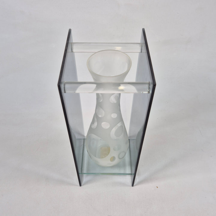 Elegant modern glasvas med vita mönster