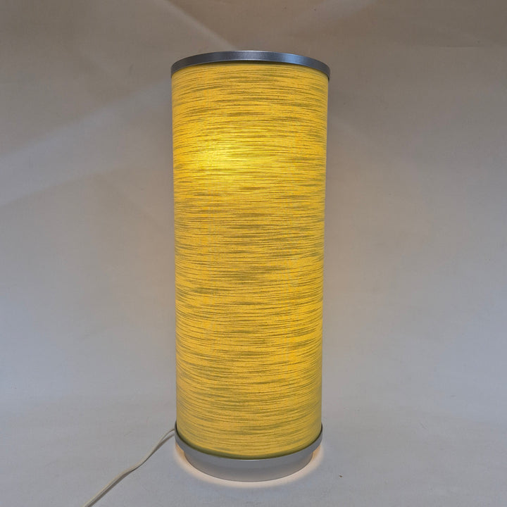 Elegant guldgul bordslampa i modern stil