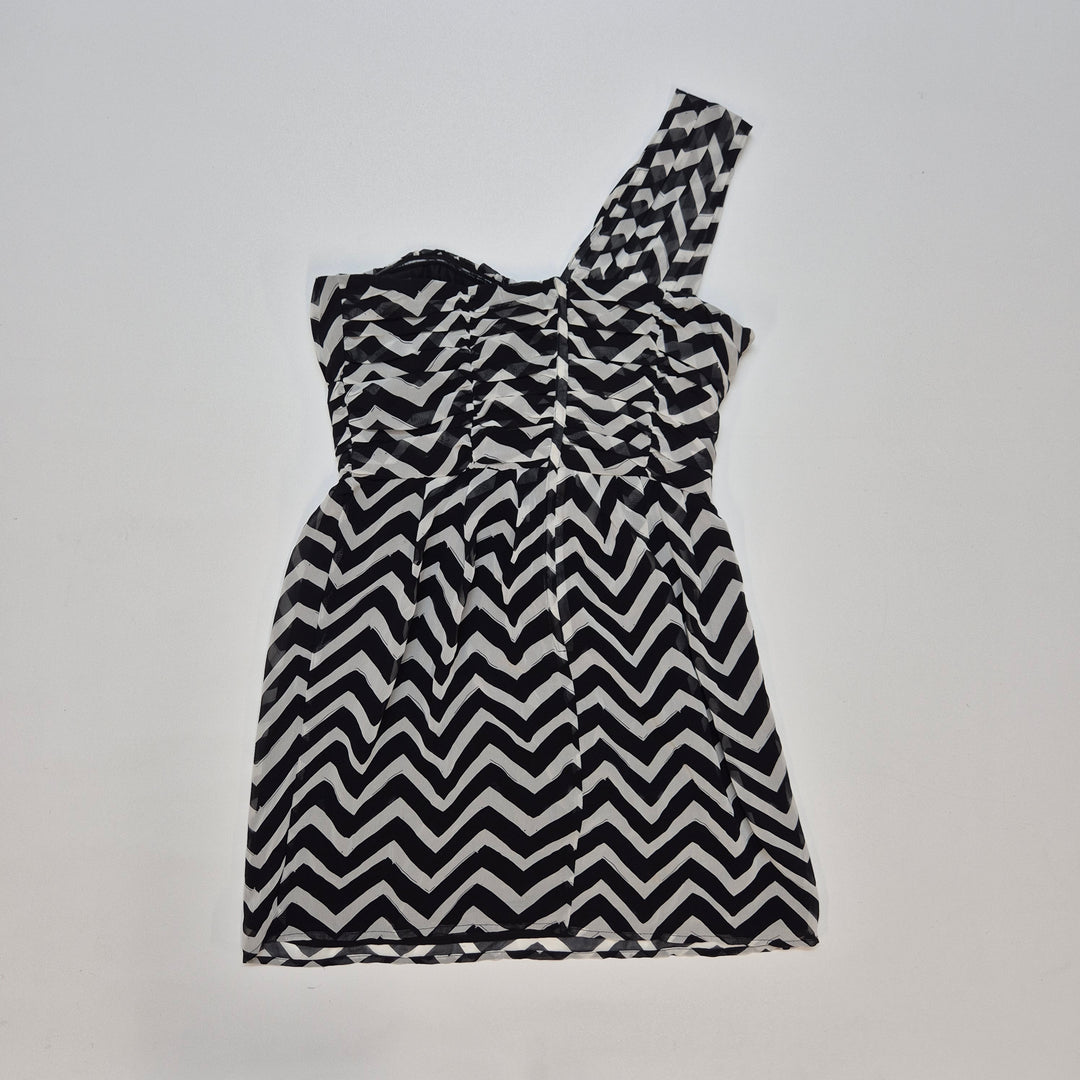 H&M one-shoulder klänning med zigzagmönster