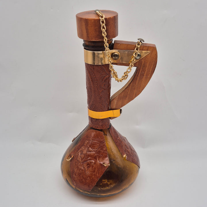 Retro karaff i trä och färgat glas