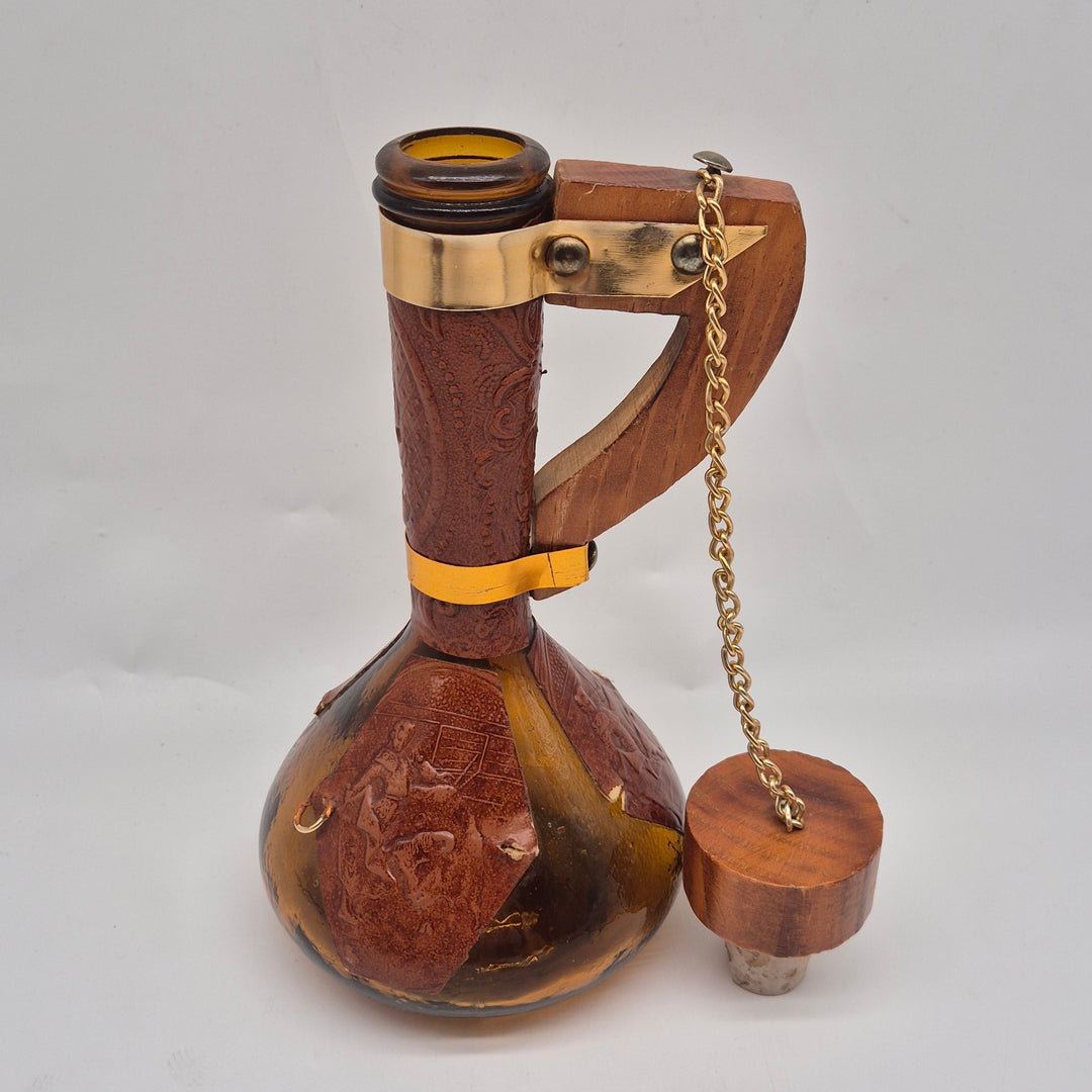 Retro karaff i trä och färgat glas