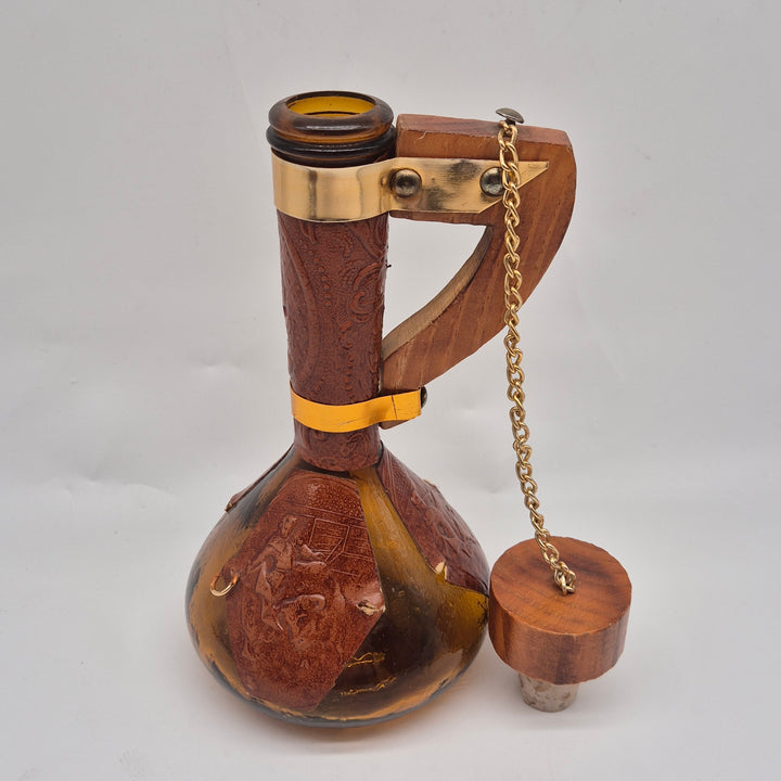 Retro karaff i trä och färgat glas