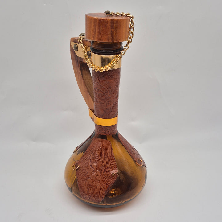 Retro karaff i trä och färgat glas