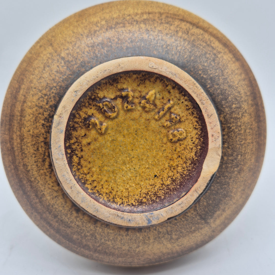 Retro brun keramikvas med traditionella mönster