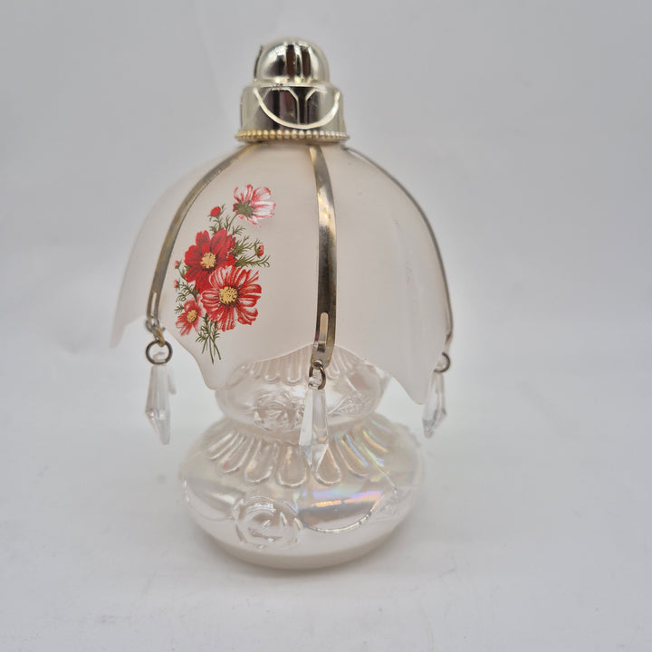 Retro parfymflaska i glas med blommor