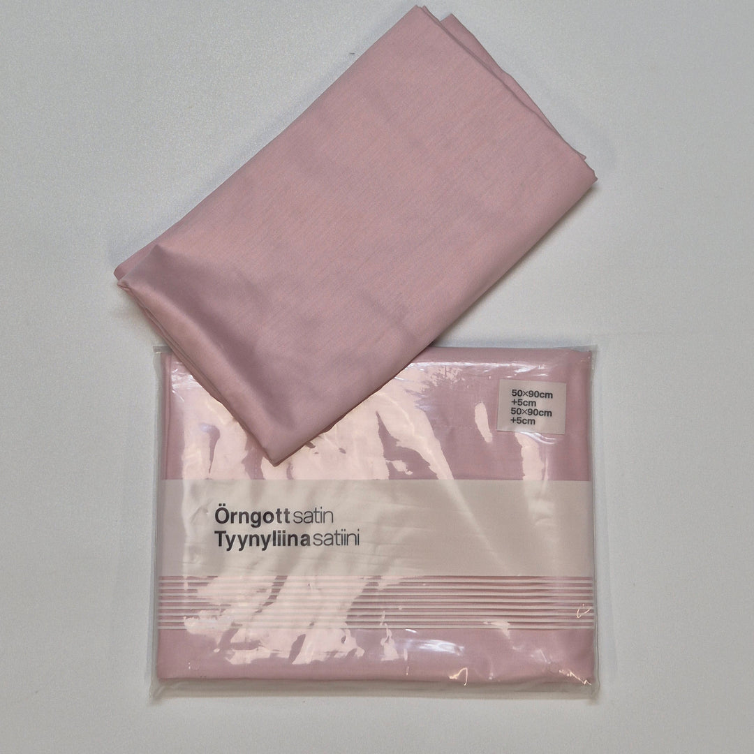 Rosa satinörngott i lyxig design