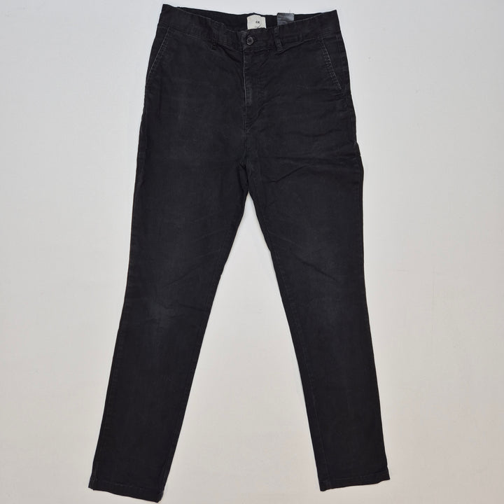 Stilrena svarta H&M jeans EUR 29