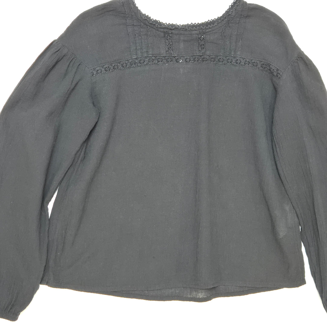 Elegant svart H&M blus med dekorationsdetaljer