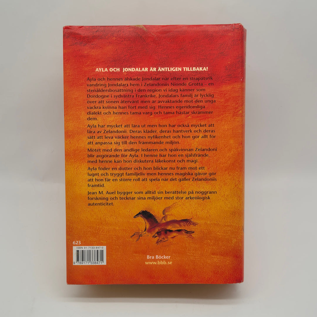 Nionde Grottan av Jean M. Auel, Begagnad Bok