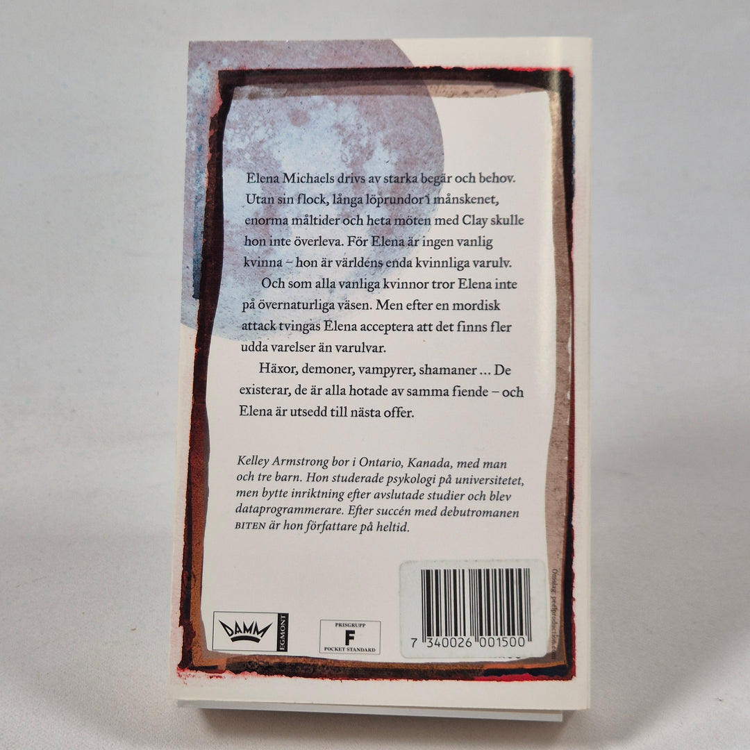Märkt av Kelley Armstrong, pocketbok i fint skick