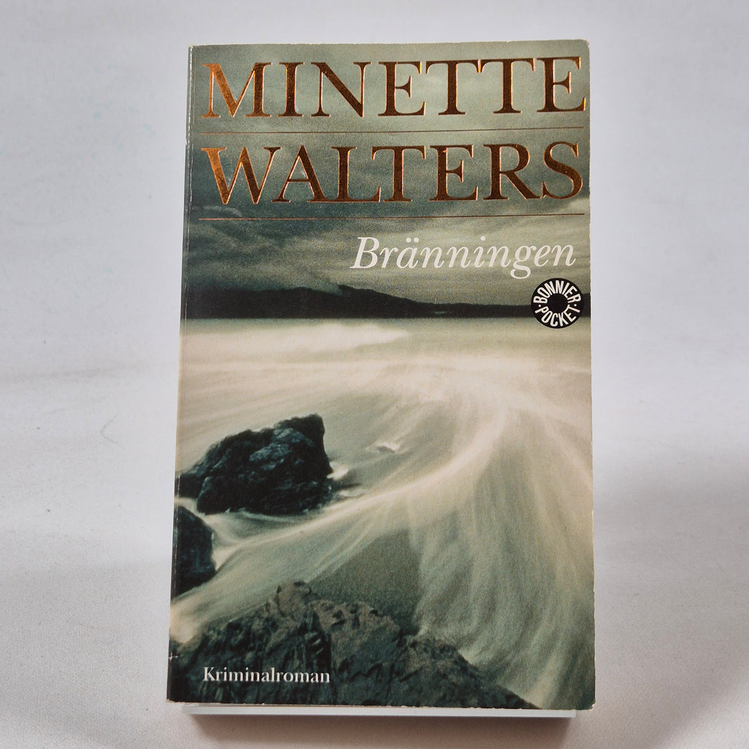 Kriminalroman Bränningen av Minette Walters