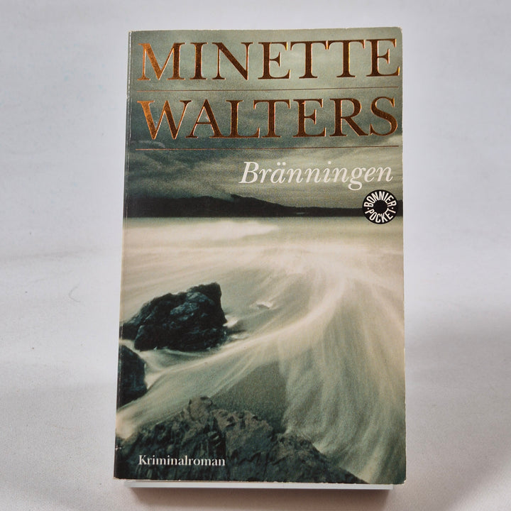 Kriminalroman Bränningen av Minette Walters