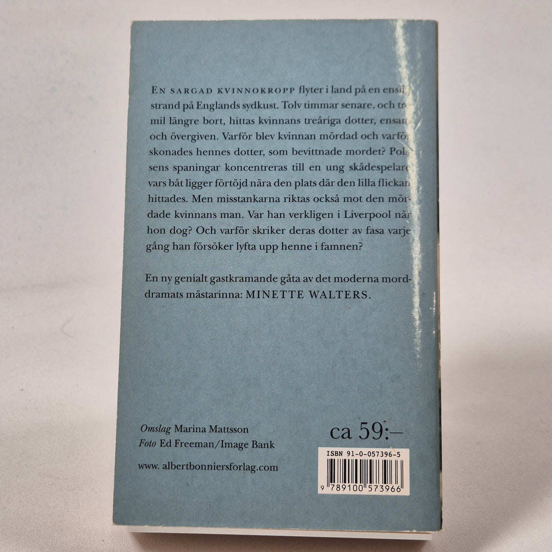 Kriminalroman Bränningen av Minette Walters