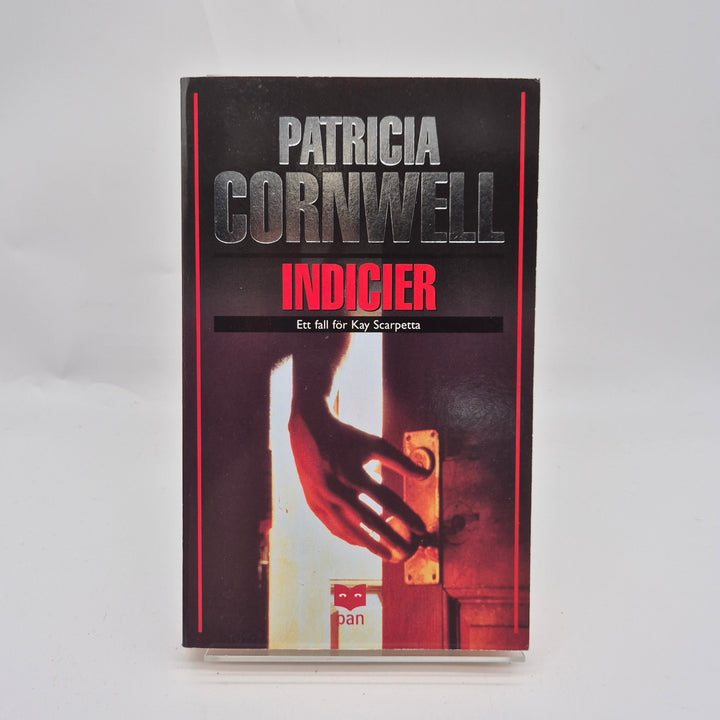 Indicier av Patricia Cornwell Begagnad Krimbok