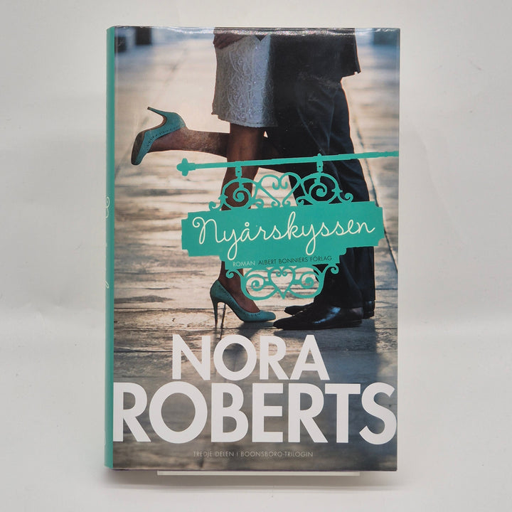 Nyårskyssen av Nora Roberts i bra skick
