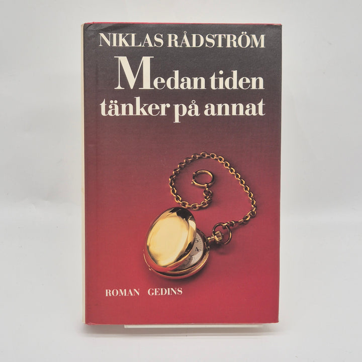Medan tiden tänker på annat