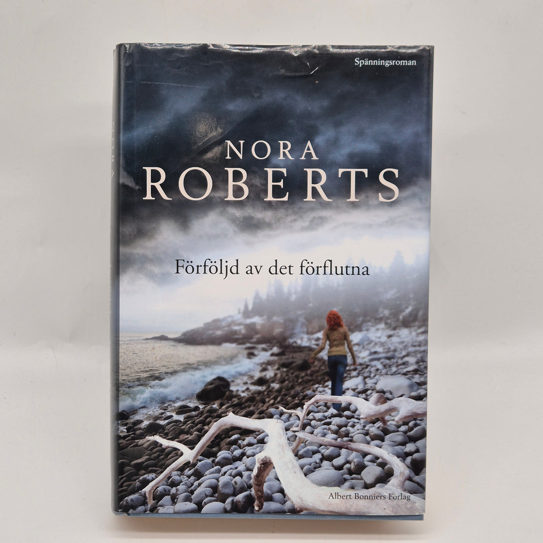 Nora Roberts thriller Förföljd av det förflutna