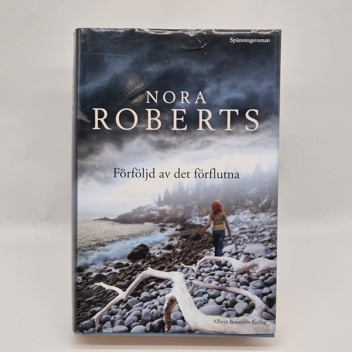 Nora Roberts thriller Förföljd av det förflutna