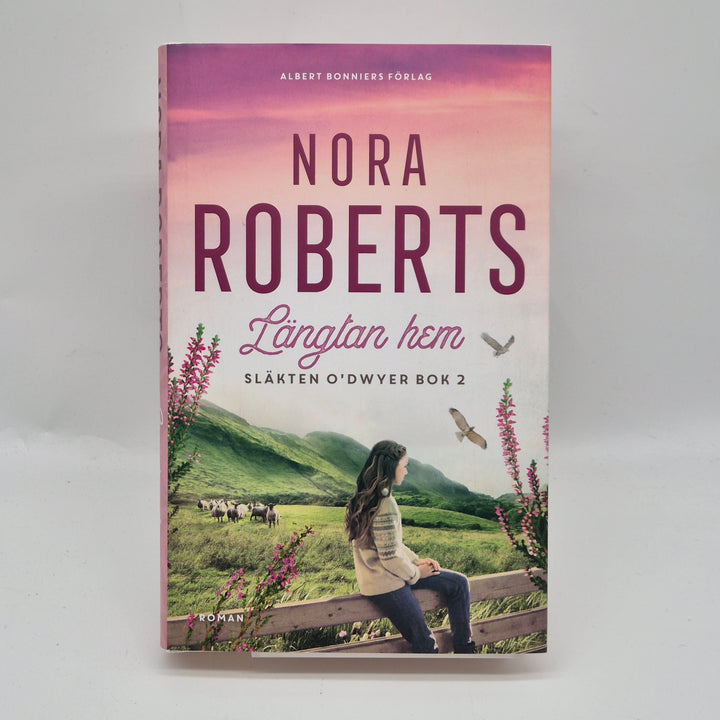 Nora Roberts Längtan hem i mycket gott skick
