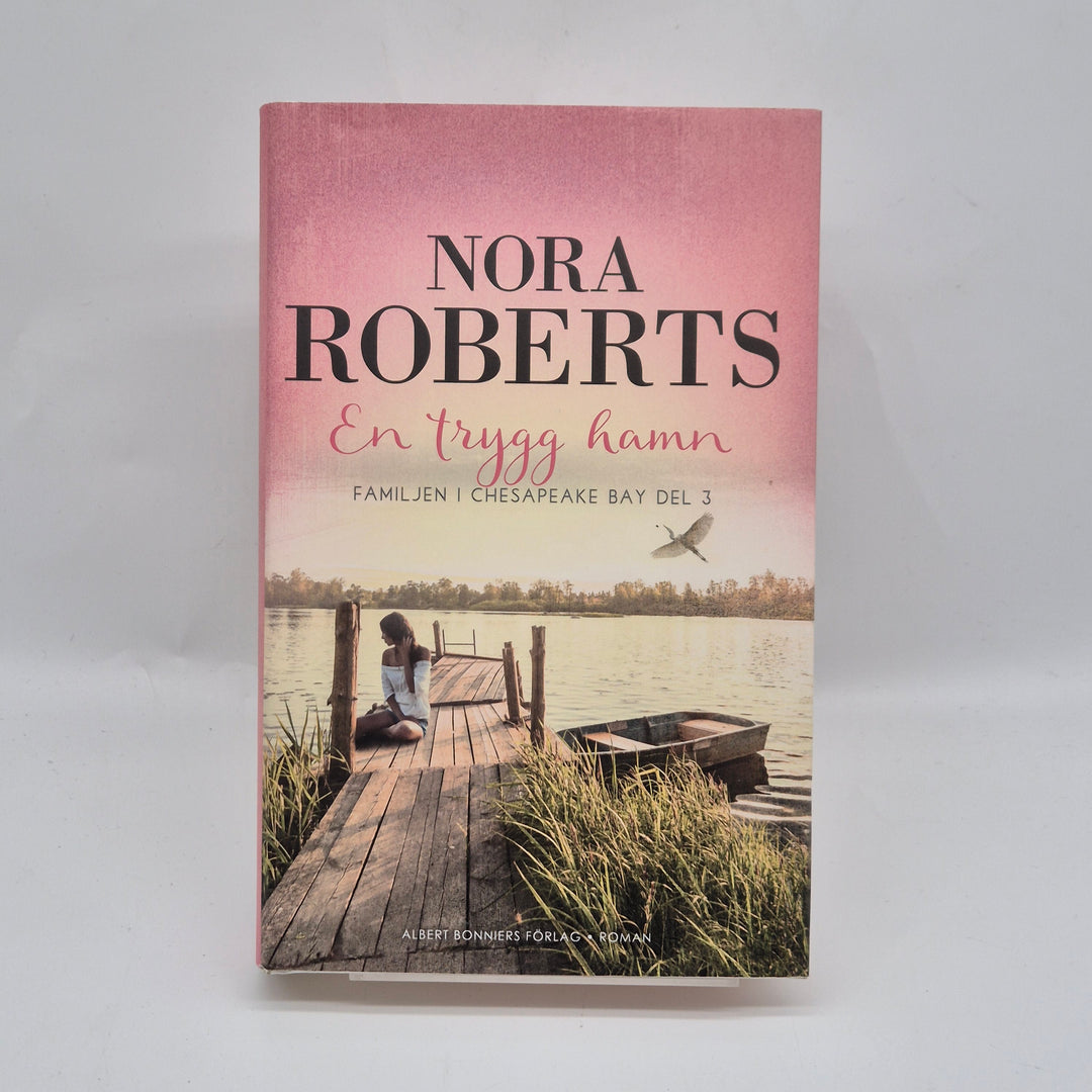 Nora Roberts bok En trygg hamn begagnad