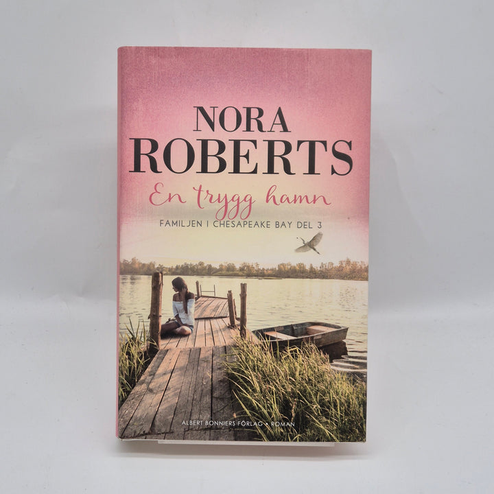 Nora Roberts bok En trygg hamn begagnad