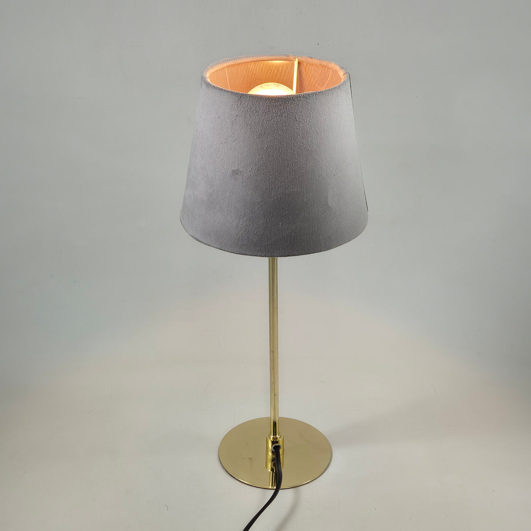 Rusta golvlampa i metall med grå skärm