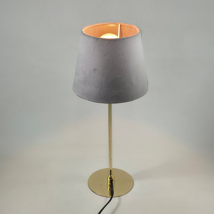 Rusta golvlampa i metall med grå skärm
