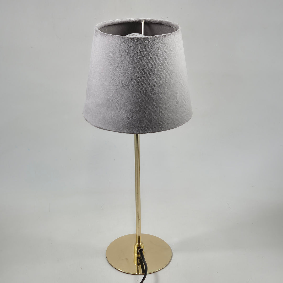 Rusta golvlampa i metall med grå skärm