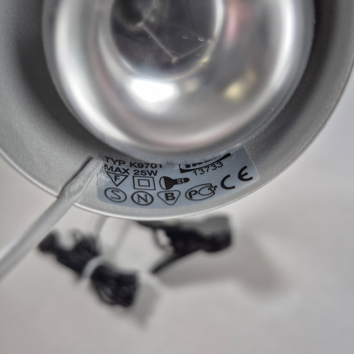 Elegant grå klämlampa med justerbar arm