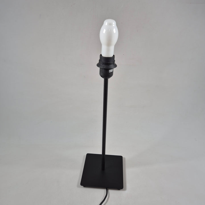 Elegant bordslampa IKEA metall begagnad