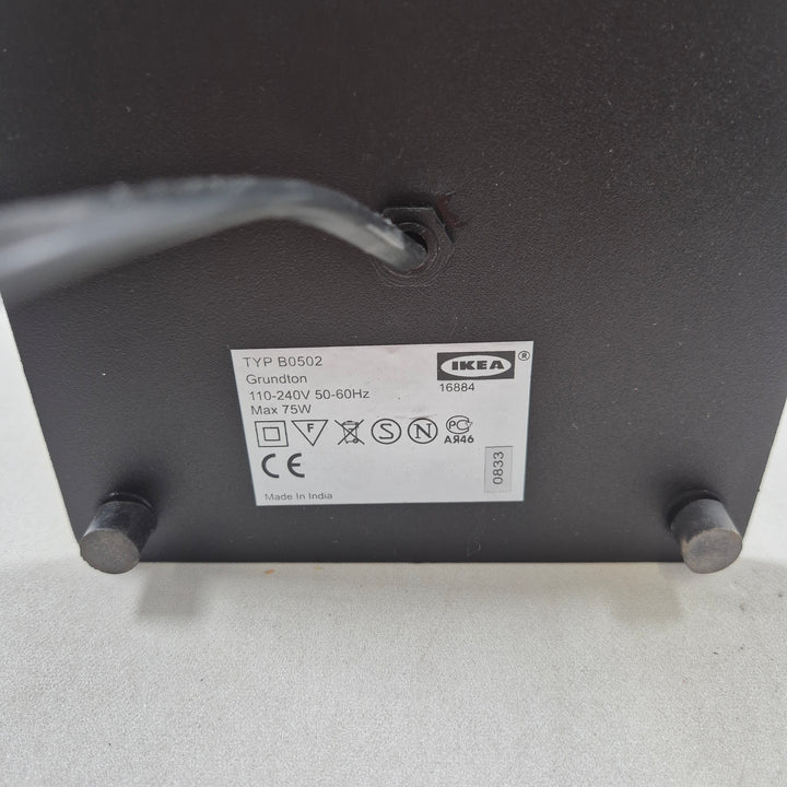Elegant bordslampa IKEA metall begagnad