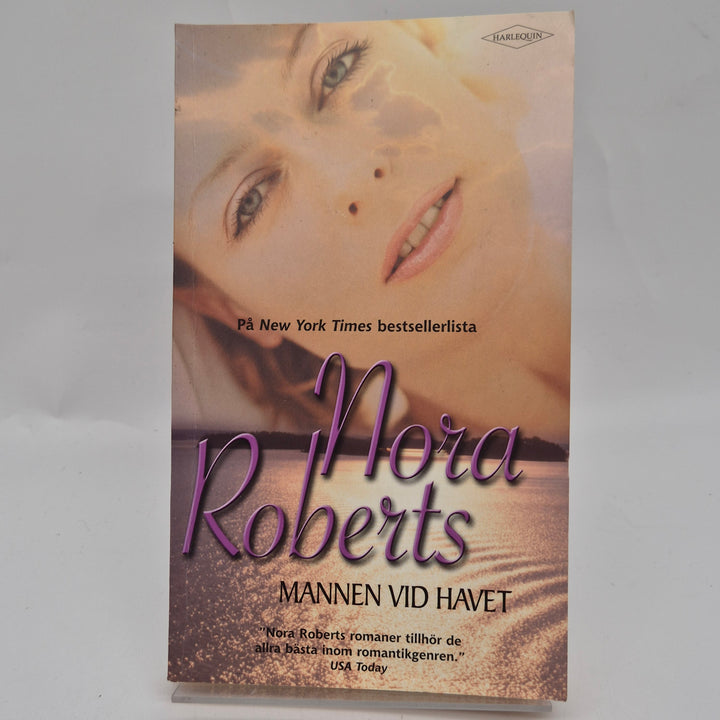 Mannen vid havet av Nora Roberts begagnad
