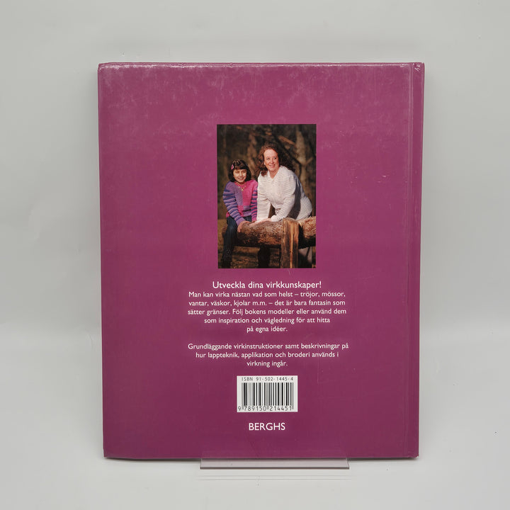 Virkade kläder i nyskapande design bok