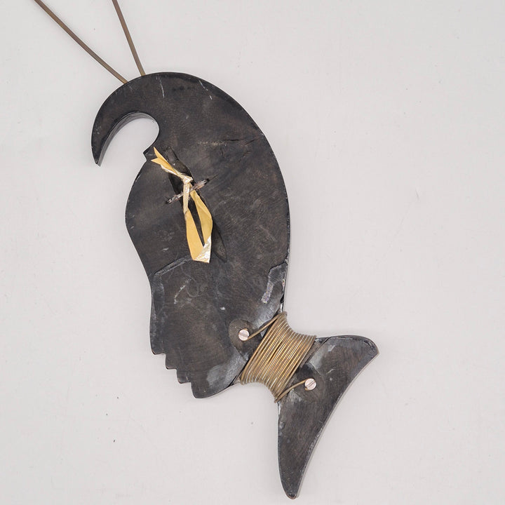 Unik väggmask i trä och pärlemor