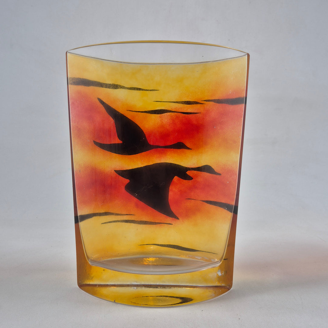 Skäringe Slott konstglasvas med fåglar i solnedgång