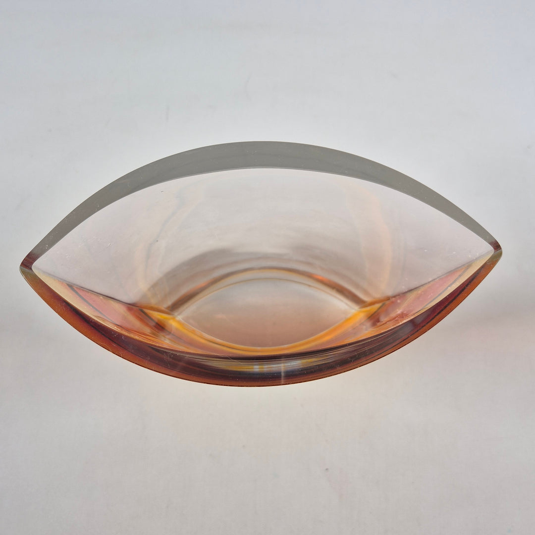 Skäringe Slott konstglasvas med fåglar i solnedgång