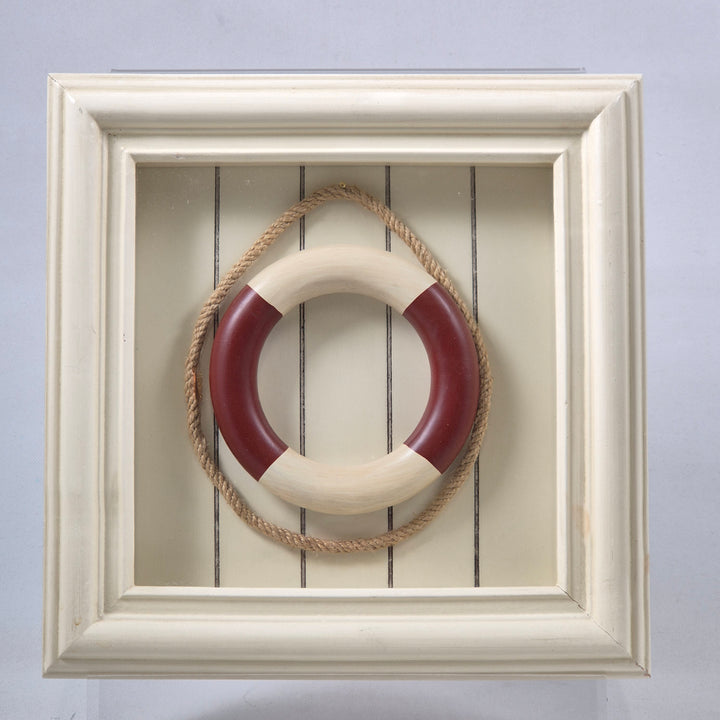 Väggdekoration i maritim stil – livboj i träram