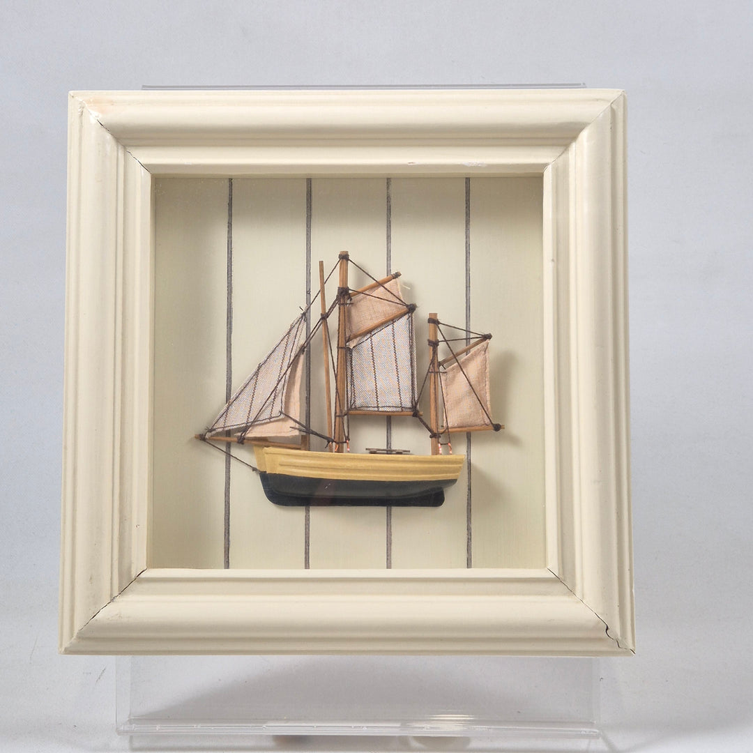 Retro inramad sjömodell i trä och textil