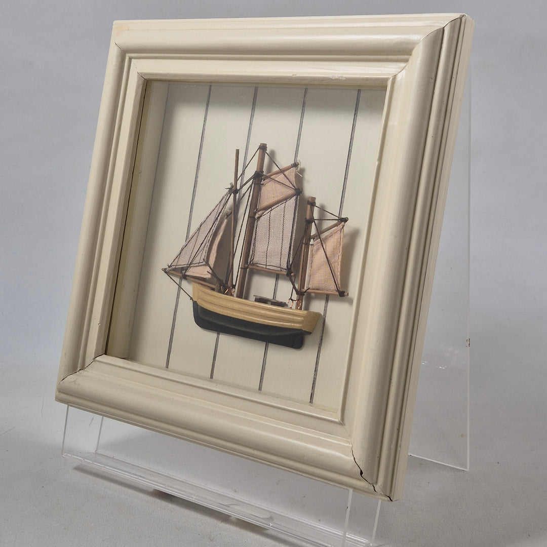 Retro inramad sjömodell i trä och textil