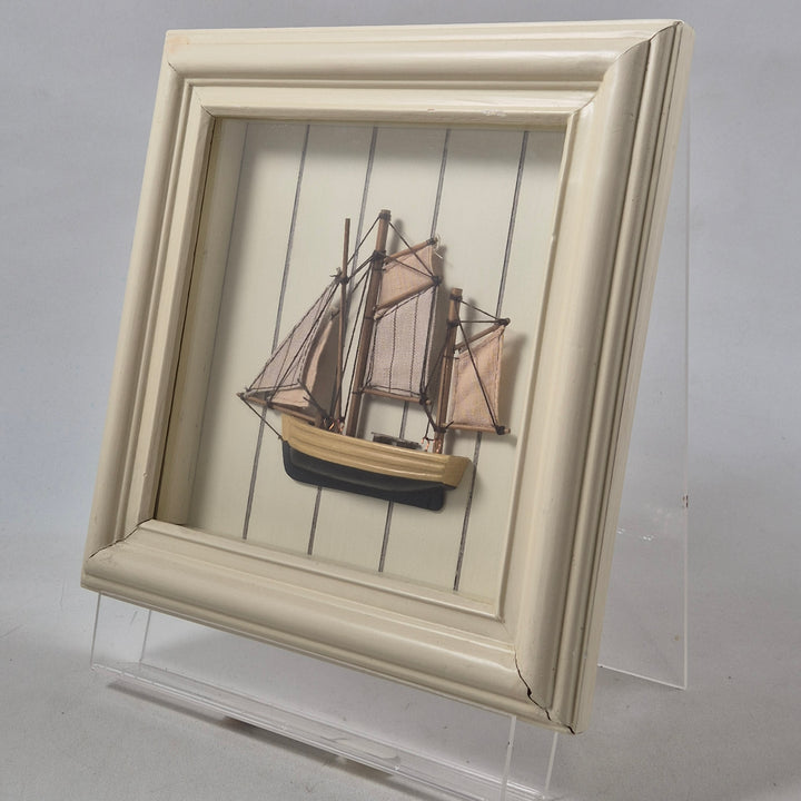 Retro inramad sjömodell i trä och textil