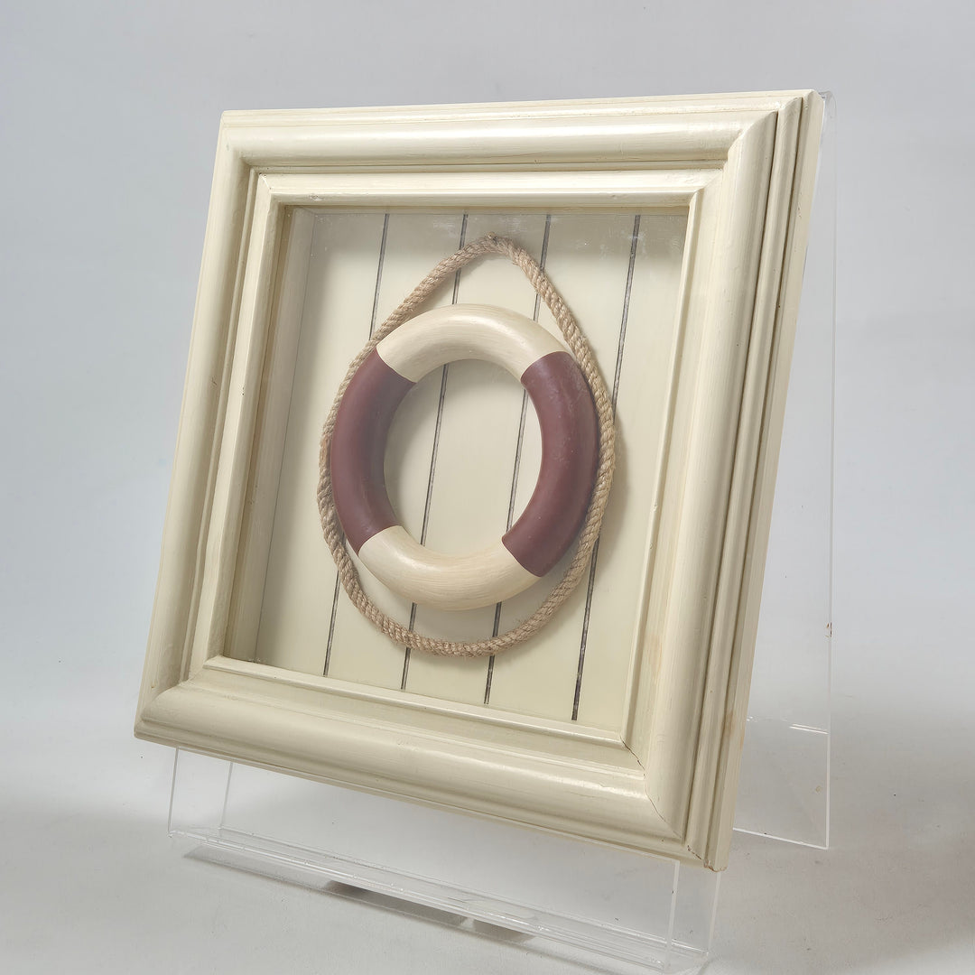 Väggdekoration i maritim stil – livboj i träram