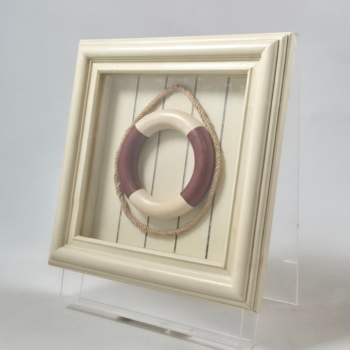 Väggdekoration i maritim stil – livboj i träram