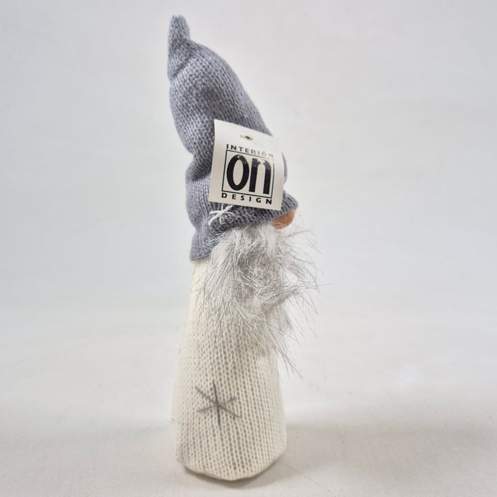 Julnisse i stickad design – grå & vit (ON Interiör Design)