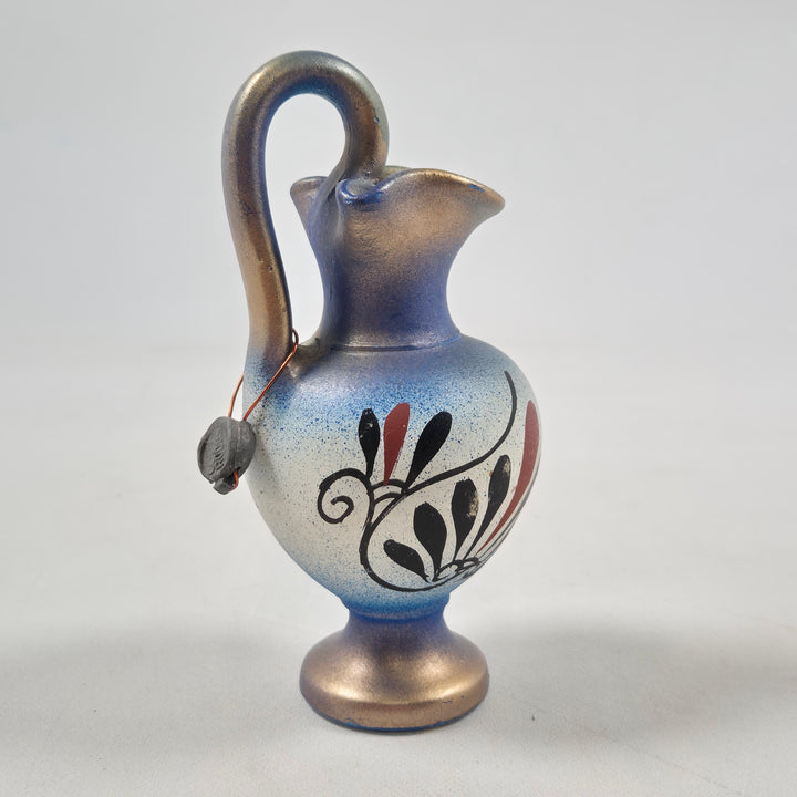 Retro grekisk amfora med krigarmotiv i keramik