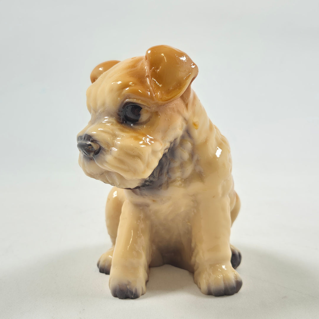 Retro porslinsfigur föreställande söt hund