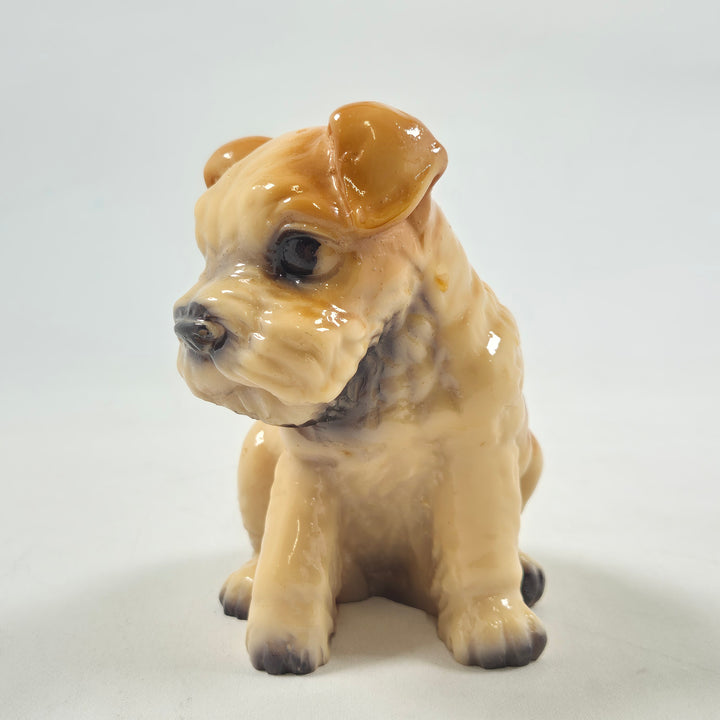 Retro porslinsfigur föreställande söt hund